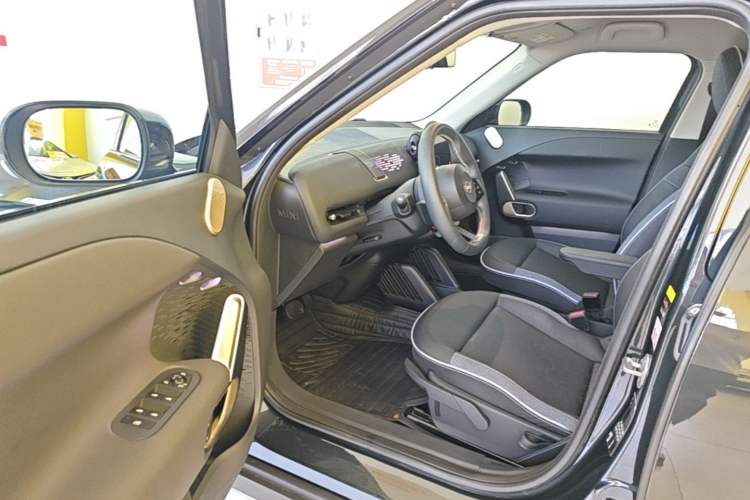 Used MINI Electric ACEMAN 2024 E Classic Edition Driver Seat