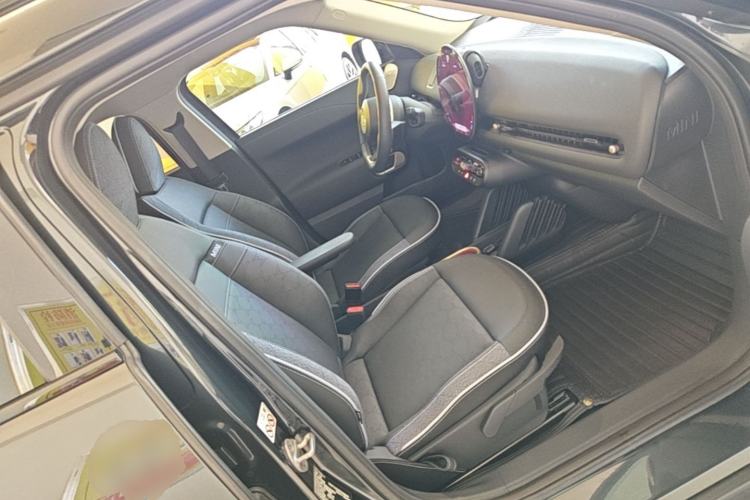 Used MINI Electric ACEMAN 2024 E Classic Edition Right Front Seat