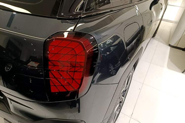 Used MINI Electric ACEMAN 2024 E Classic Edition Right Rear Taillight