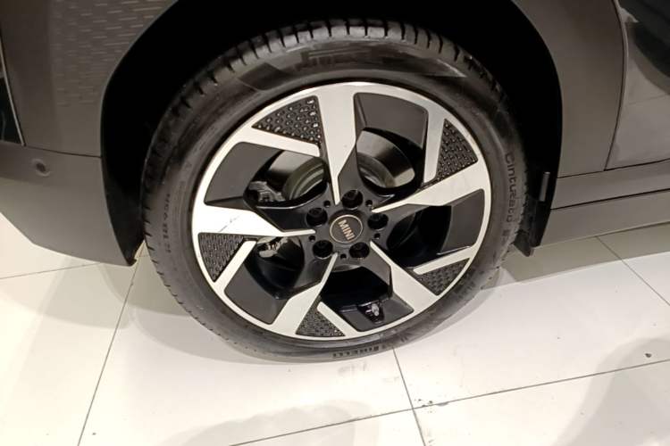Used MINI Electric ACEMAN 2024 E Classic Edition Right Rear Wheel Hub