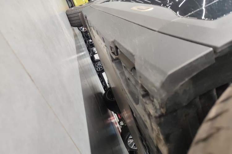 Used MINI Electric ACEMAN 2024 SE Artist Right Side Sill