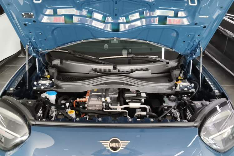Used MINI Electric ACEMAN 2024 E Classic Edition Engine Bay