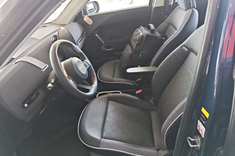 Used MINI Electric ACEMAN 2024 SE Artist Left Front Seat