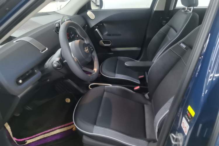 Used MINI Electric ACEMAN 2024 SE Artist Left Front Seat
