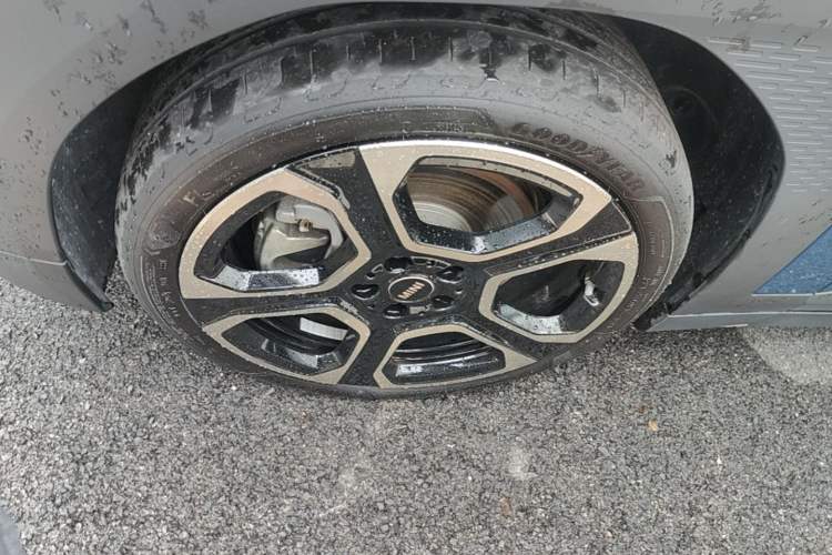 Used MINI Electric ACEMAN 2024 SE Artist Left Front Wheel Hub