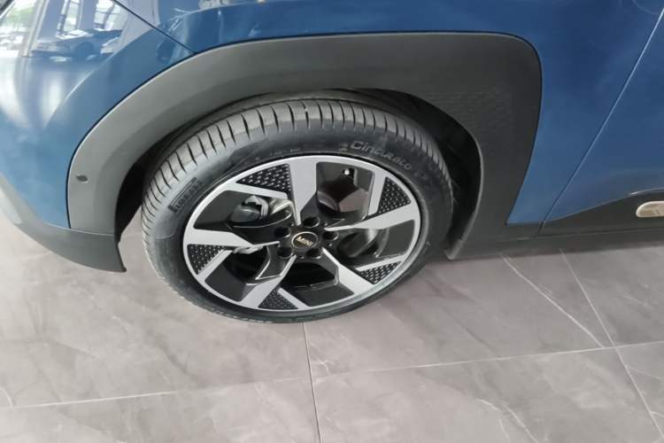 Used MINI Electric ACEMAN 2024 E Classic Edition Left Front Wheel Hub