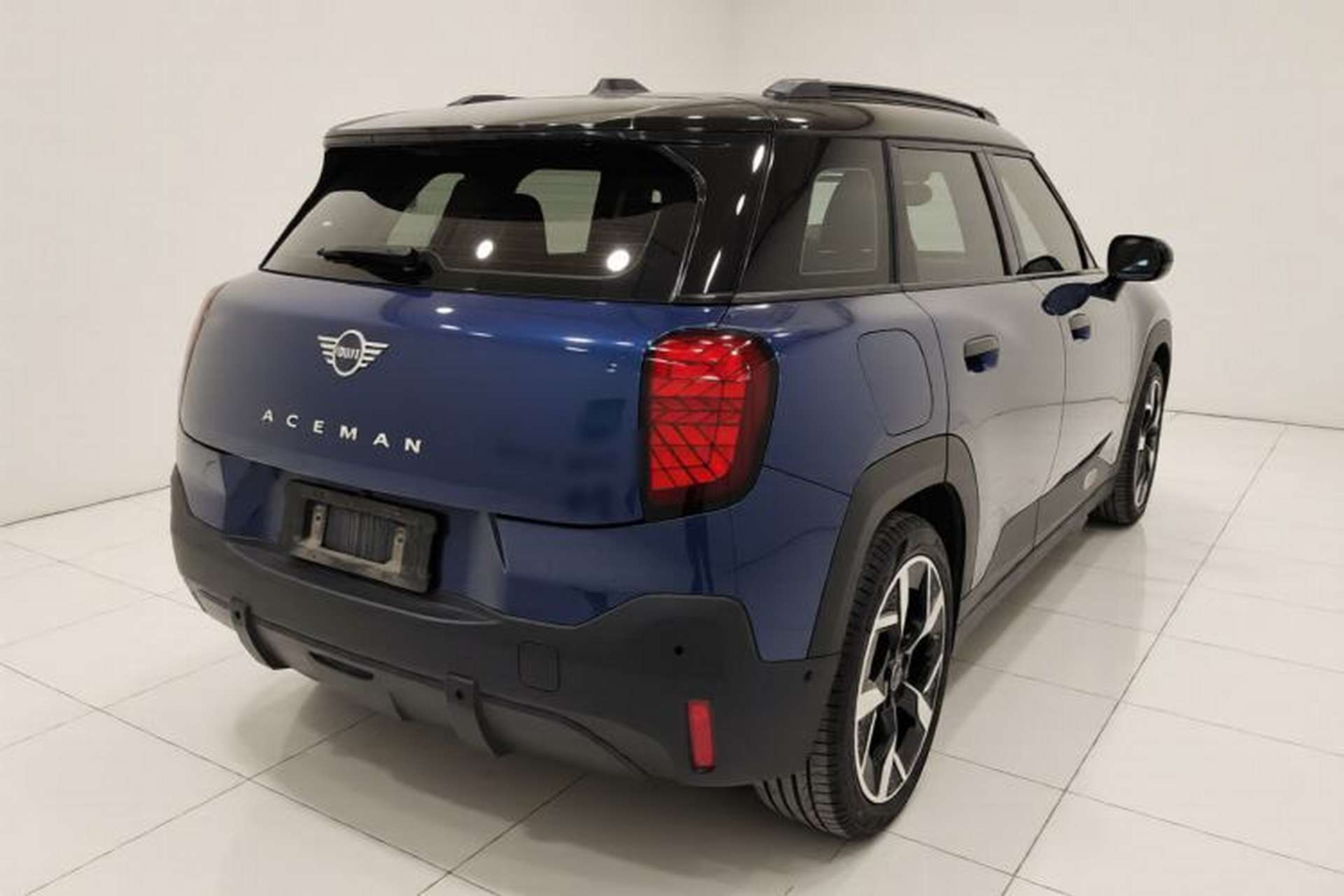 Used MINI Electric ACEMAN 2024 E Classic Edition Rear Right 45 Deg