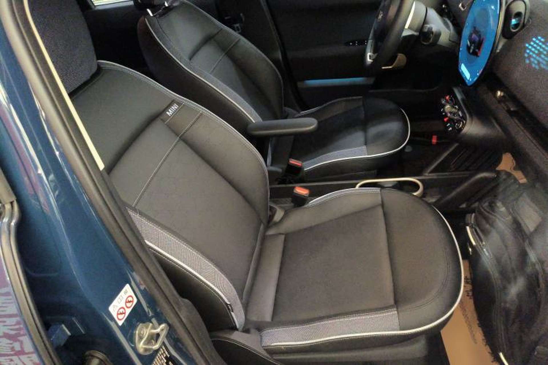 Used MINI Electric ACEMAN 2024 SE Artist Right Front Seat
