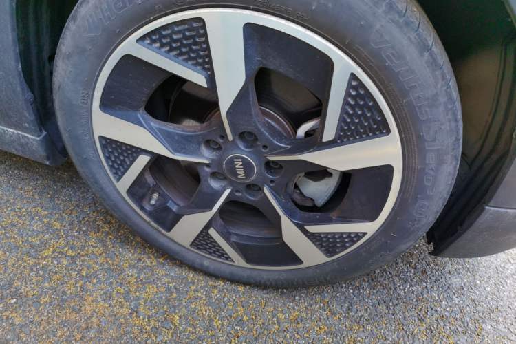 Used MINI Electric ACEMAN 2024 E Classic Edition Right Front Wheel Hub