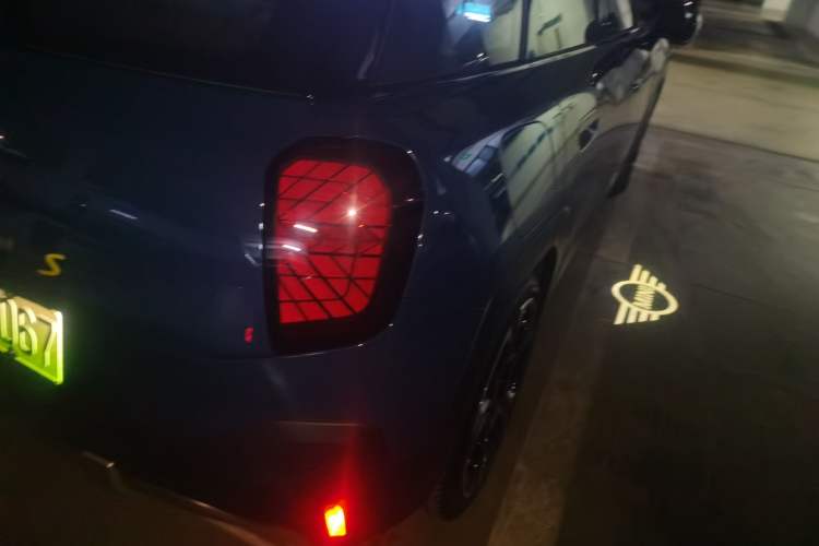 Used MINI Electric ACEMAN 2024 SE Artist Right Rear Taillight