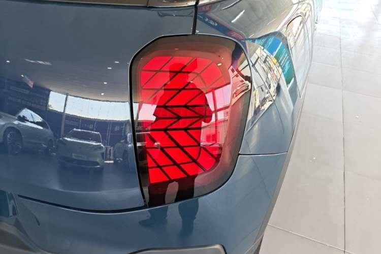 Used MINI Electric ACEMAN 2024 SE Artist Right Rear Taillight