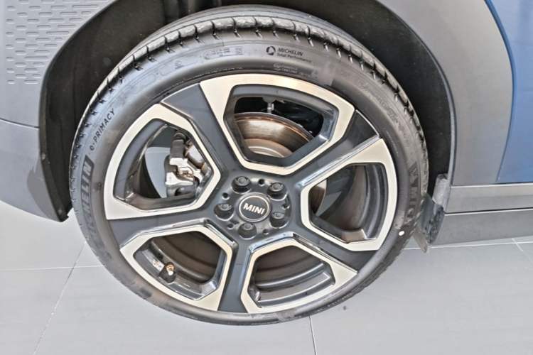 Used MINI Electric ACEMAN 2024 SE Artist Right Rear Wheel Hub