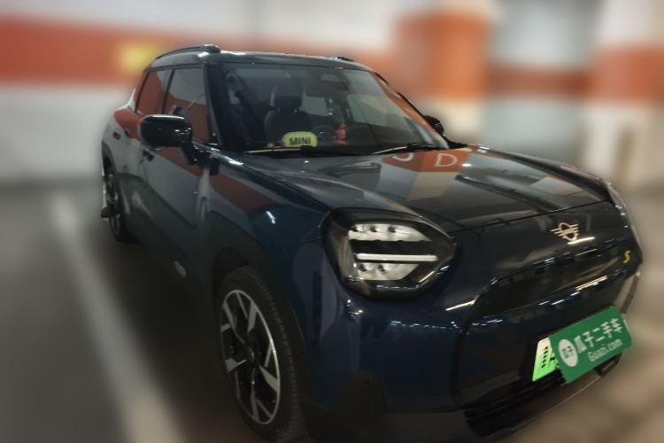 Used MINI Electric ACEMAN 2024 E Classic Edition Front Right 45 Deg