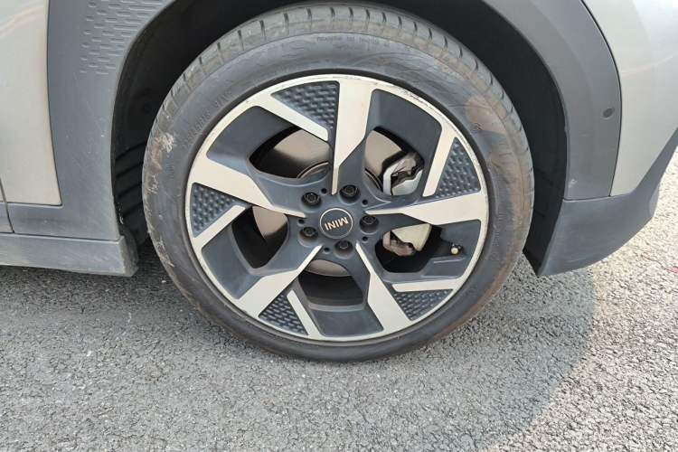 Used MINI Electric ACEMAN 2024 E Classic Edition Right Front Wheel Hub