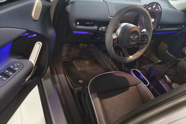 Used MINI Electric ACEMAN 2024 E Classic Edition Driver Seat