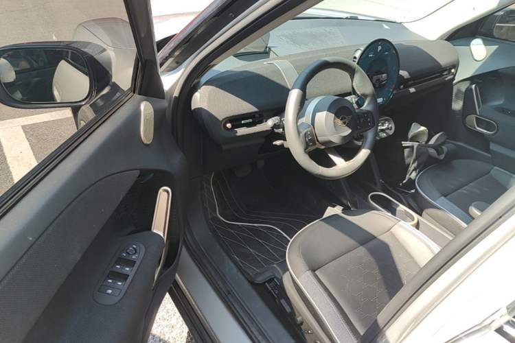 Used MINI Electric ACEMAN 2024 SE Artist Driver Seat