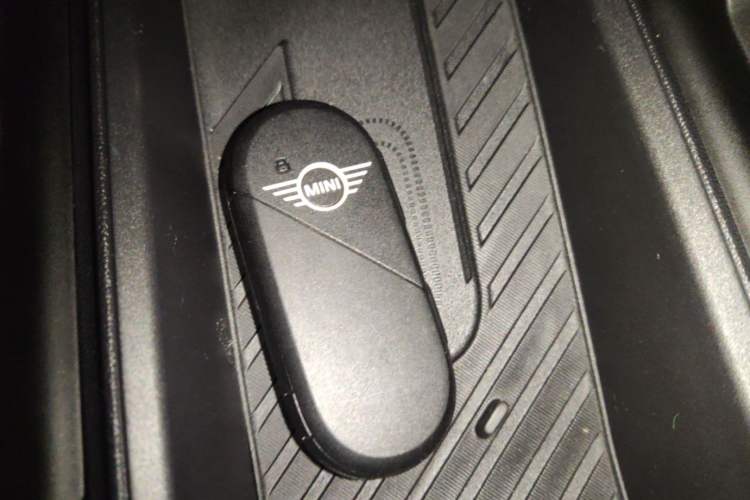 Used MINI Electric ACEMAN 2024 SE Artist Interior 1