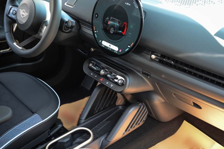 Used MINI Electric ACEMAN 2024 E Classic Edition Interior 6