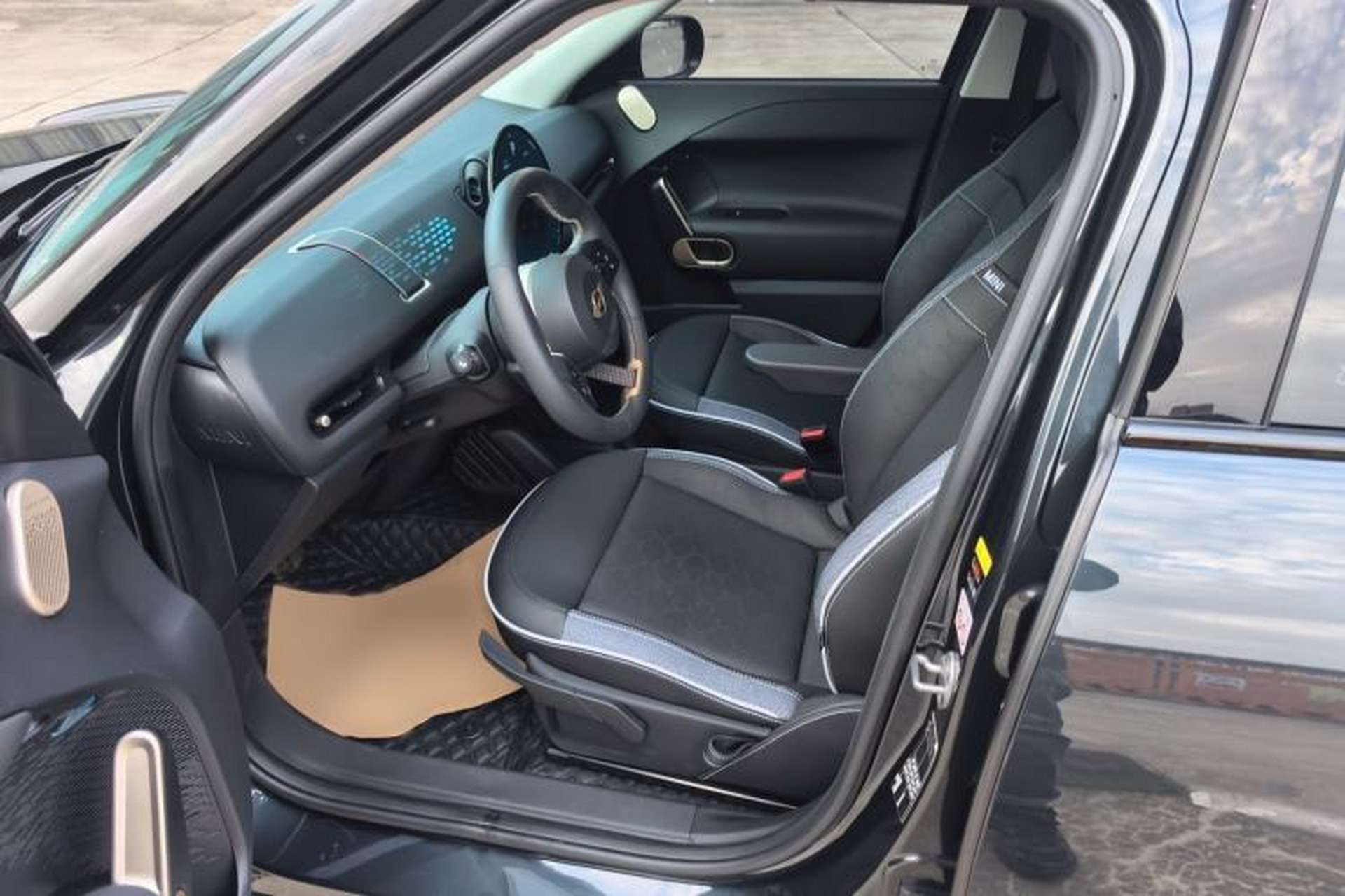 Used MINI Electric ACEMAN 2024 E Classic Edition Left Front Seat