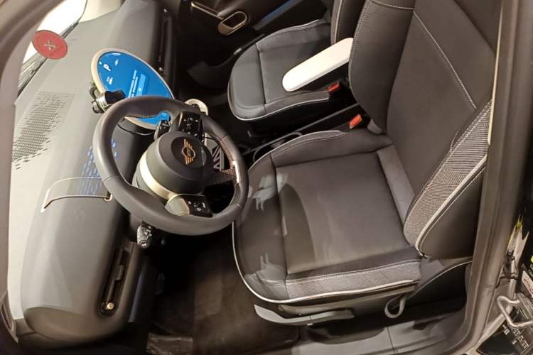 Used MINI Electric ACEMAN 2024 E Classic Edition Left Front Seat