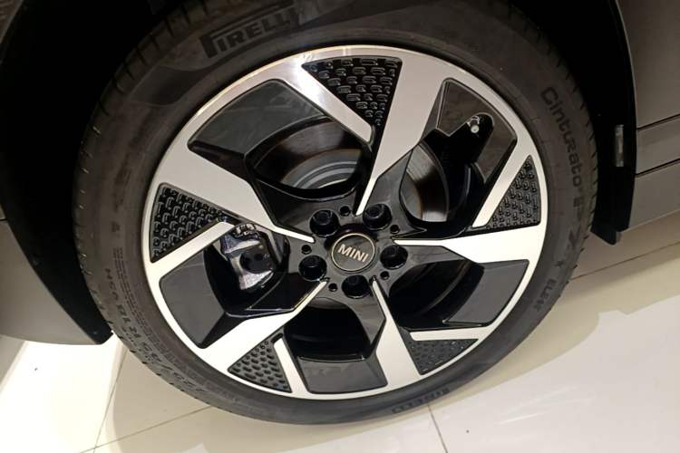 Used MINI Electric ACEMAN 2024 E Classic Edition Right Rear Wheel Hub