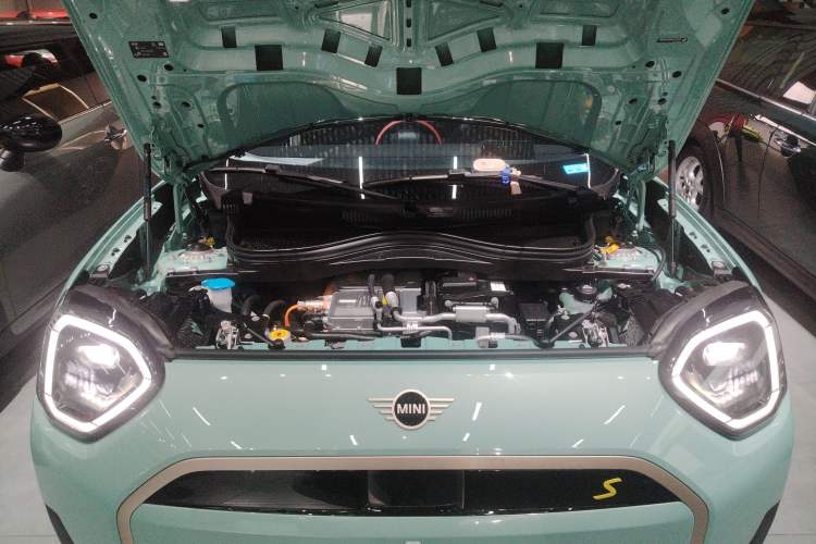 Used MINI Electric ACEMAN 2024 SE Artist Engine Bay