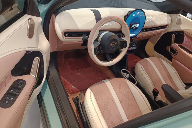 Used MINI Electric ACEMAN 2024 E Classic Edition Interior 3