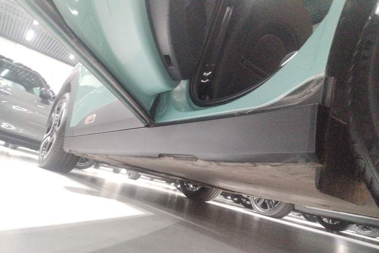 Used MINI Electric ACEMAN 2024 SE Artist Left Side Sill