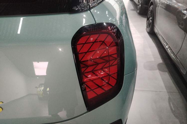 Used MINI Electric ACEMAN 2024 SE Artist Right Rear Taillight