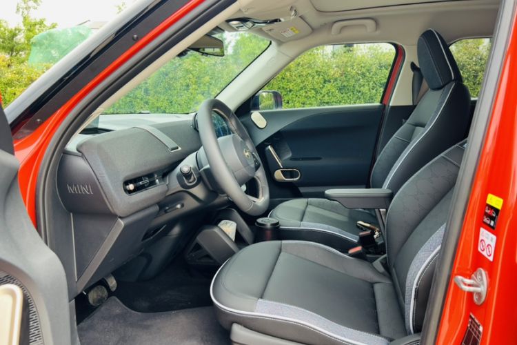 Used MINI Electric ACEMAN 2024 SE Artist Interior 3