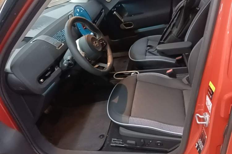 Used MINI Electric ACEMAN 2024 SE Artist Left Front Seat