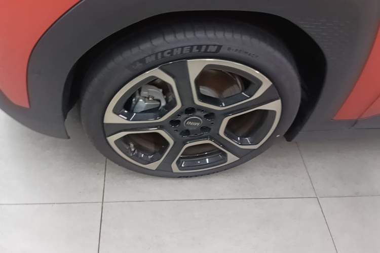 Used MINI Electric ACEMAN 2024 SE Artist Left Front Wheel Hub