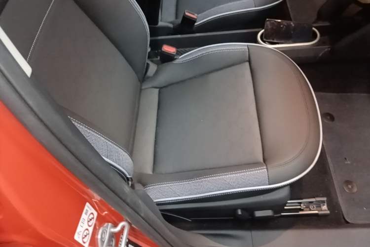 Used MINI Electric ACEMAN 2024 SE Artist Right Front Seat