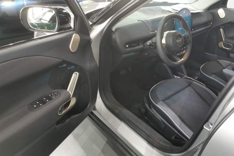 Used MINI Electric ACEMAN 2024 E Classic Edition Driver Seat