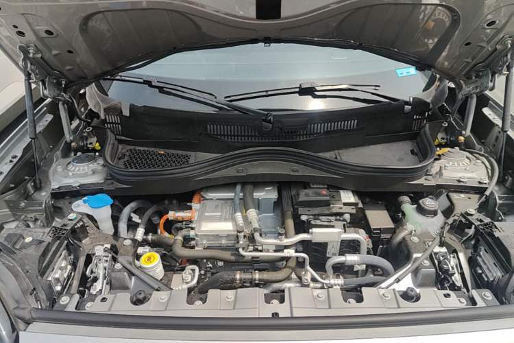 Used MINI Electric ACEMAN 2024 E Classic Edition Engine Bay
