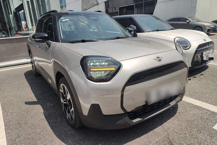 Used MINI Electric ACEMAN 2024 E Classic Edition Front Right 45 Deg