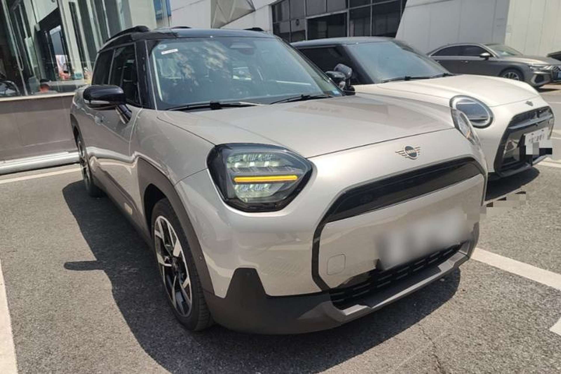 Used MINI Electric ACEMAN 2024 E Classic Edition Front Right 45 Deg