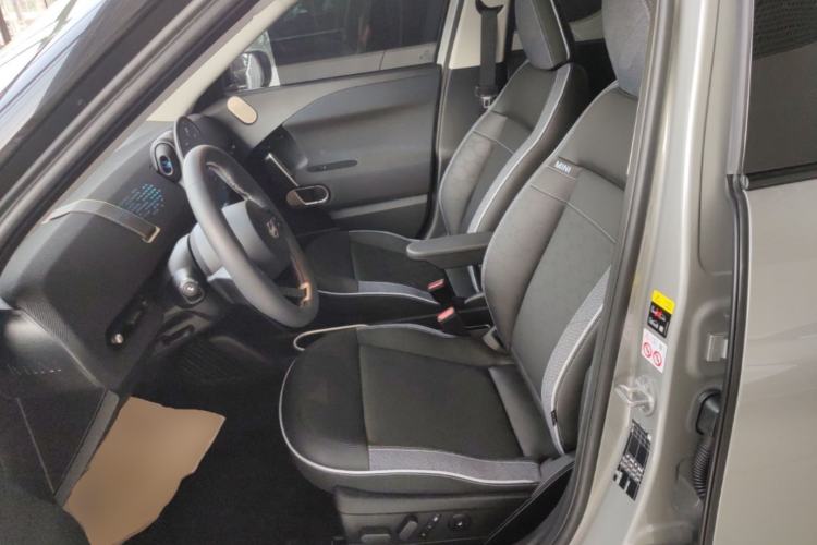 Used MINI Electric ACEMAN 2024 SE Artist Left Front Seat