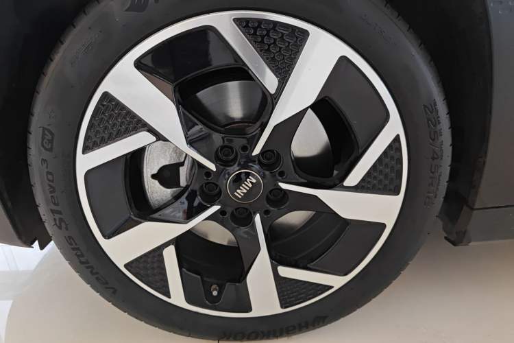 Used MINI Electric ACEMAN 2024 E Classic Edition Left Front Wheel Hub