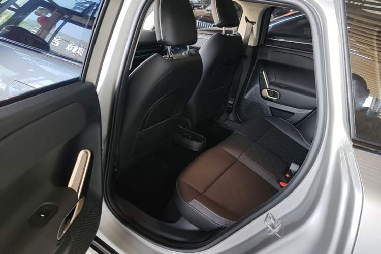 Used MINI Electric ACEMAN 2024 E Classic Edition Left Rear Seat