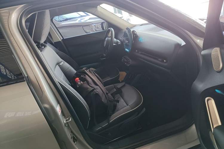 Used MINI Electric ACEMAN 2024 E Classic Edition Right Front Seat