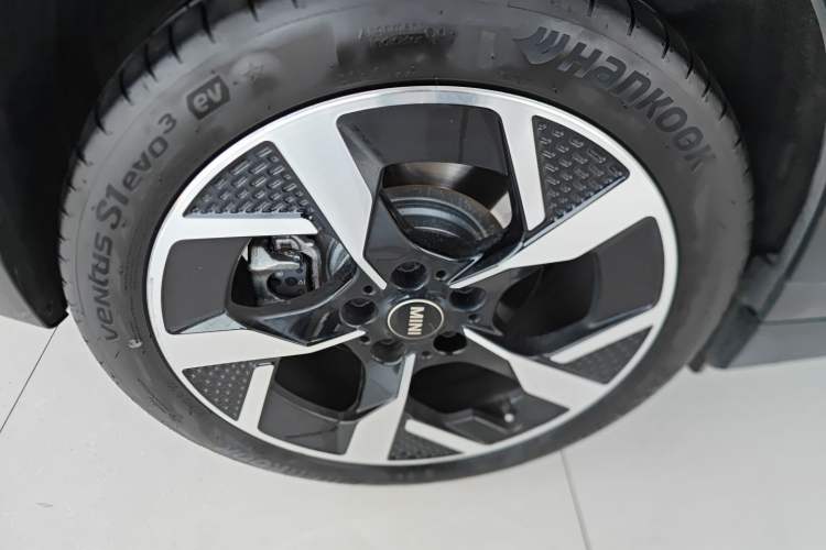 Used MINI Electric ACEMAN 2024 E Classic Edition Right Rear Wheel Hub