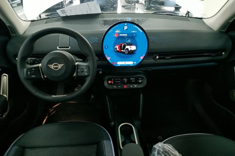 Used MINI Electric ACEMAN 2024 E Grand Player Interior 2