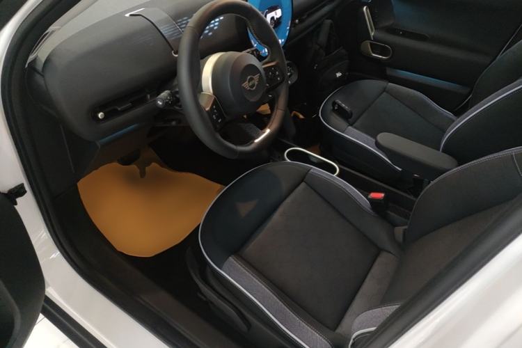 Used MINI Electric ACEMAN 2024 E Classic Edition Left Front Seat