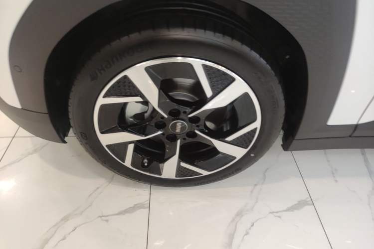 Used MINI Electric ACEMAN 2024 E Classic Edition Left Front Wheel Hub