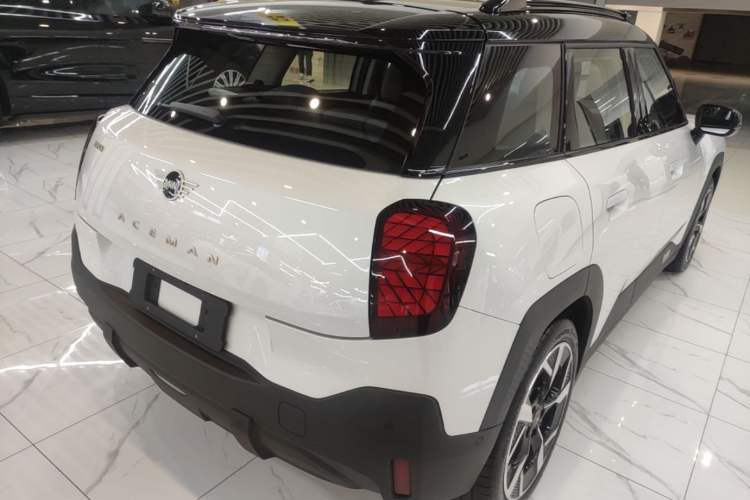 Used MINI Electric ACEMAN 2024 E Classic Edition Rear Right 45 Deg
