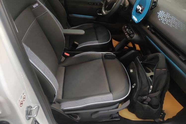 Used MINI Electric ACEMAN 2024 E Classic Edition Right Front Seat