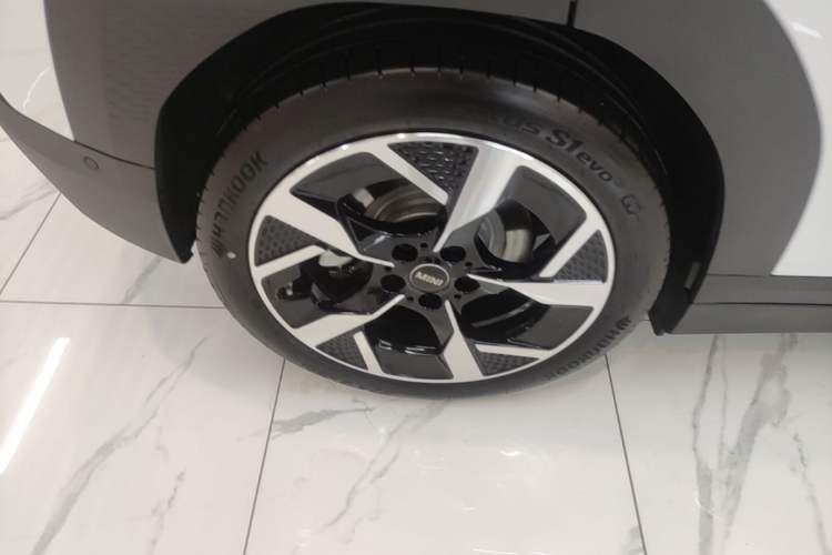Used MINI Electric ACEMAN 2024 E Classic Edition Right Rear Wheel Hub