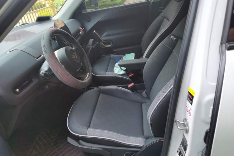 Used MINI Electric ACEMAN 2025 Model E Classic Style Left Front Seat