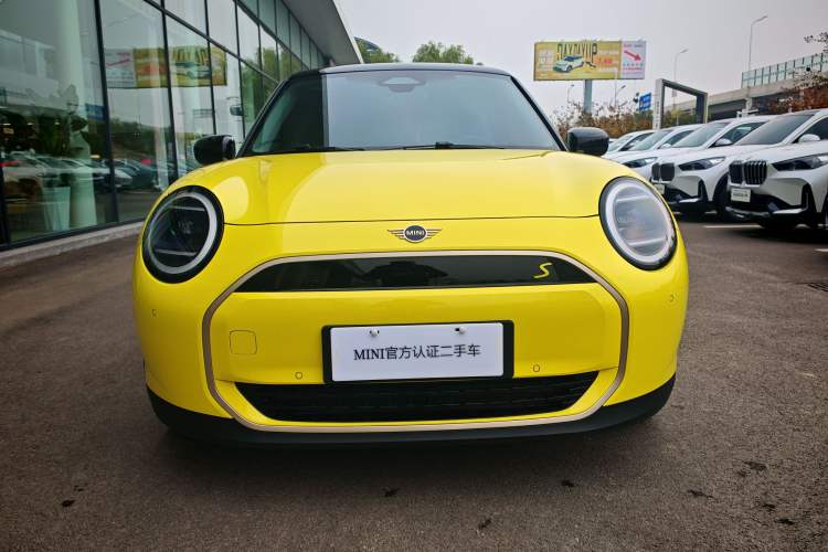 Used MINI Electric COOPER 2024 452km COOPER SE Artist Exterior 2